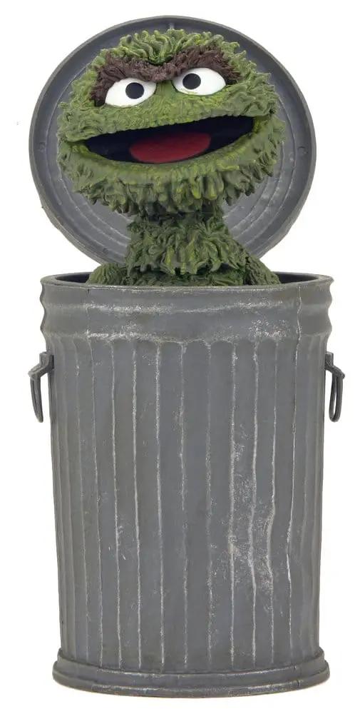 NECA Sesame Street Oscar the Grouch Ultimate Figure, 18 cm, green fuzzy character in a gray trash can