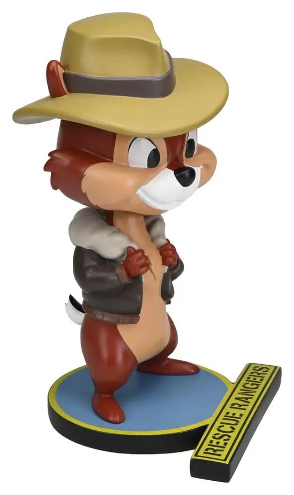 Chip 'n Dale Rescue Rangers Head Knocker Chip, NECA 17 cm, figura con sombrero beige y chaqueta marrón sobre base azul.