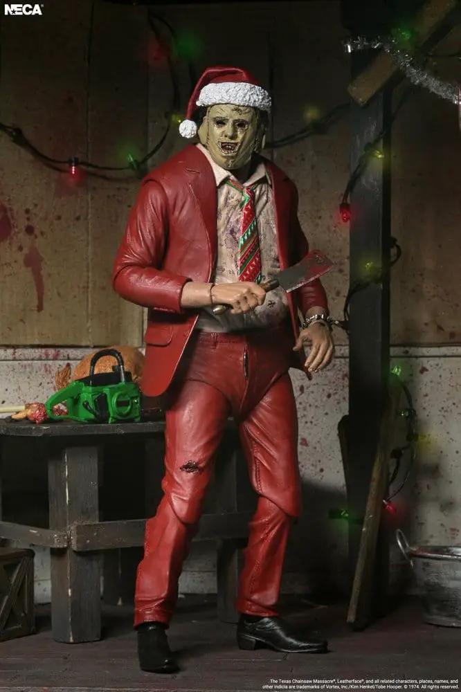 Figura de Leatherface de Texas Chainsaw Massacre, NECA, 18 cm, traje rojo con sombrero de Santa y cuchillo en la mano.