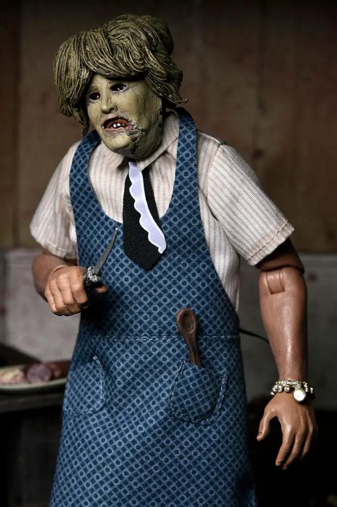 Figura de Leatherface de La Matanza de Texas, 20 cm, con delantal azul estampado y máscara de anciana, sosteniendo un cuchillo.