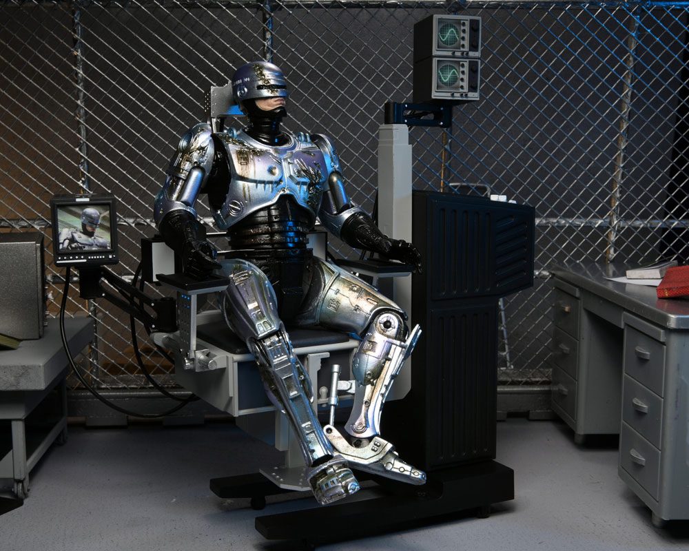 RoboCop Figura Ultimate Battle Damaged RoboCop with Chair 18 cm
