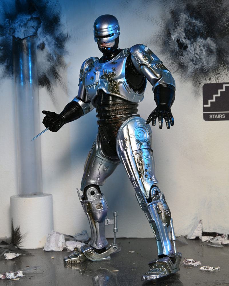RoboCop Figura Ultimate Battle Damaged RoboCop with Chair 18 cm