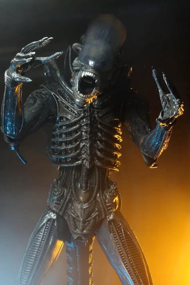 NECA Alien Big Chap 1/4 scale figure, 56 cm, black biomechanical suit with open jaw and raised claws.