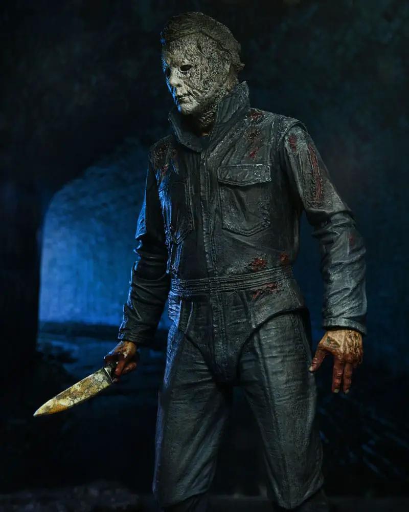NECA Halloween Ends Ultimate Michael Myers action figure, 18 cm, dark jumpsuit, bloody knife.