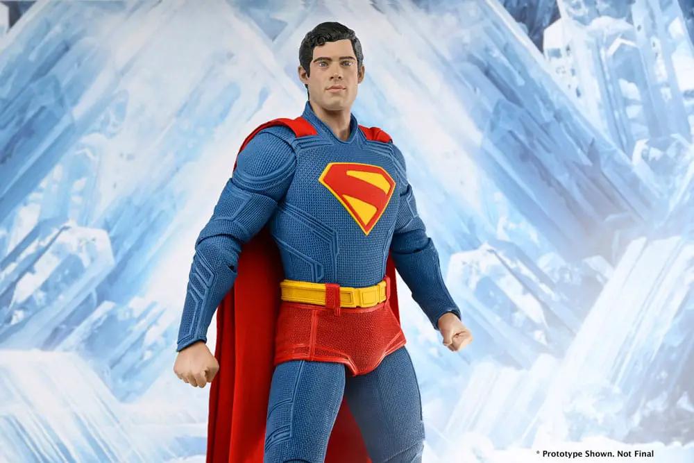 Figura de acción NECA Superman (2025) 1/4 escala, traje azul con capa roja y cinturón amarillo, 45 cm