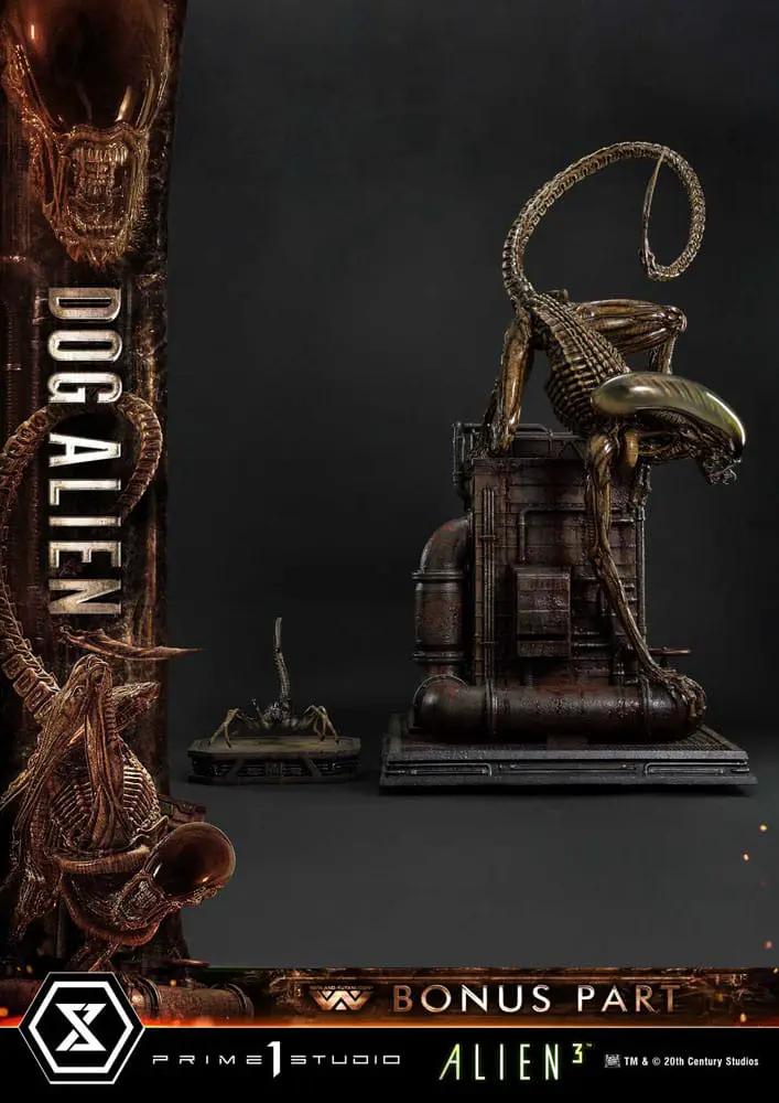 Alien 3 Dog Alien Museum Masterline statue with bonus facehugger, 1/3 scale, by Prime 1 Studio, brown finish on base.