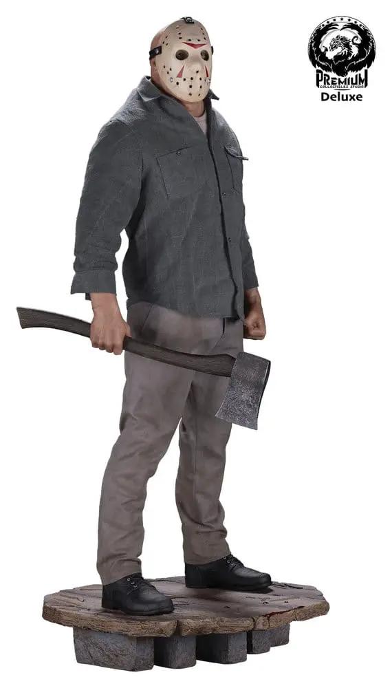 Estatua 1/3 Jason Part 3 Deluxe de 74 cm, Premium Collectibles Studio, con máscara y machete, sobre base.