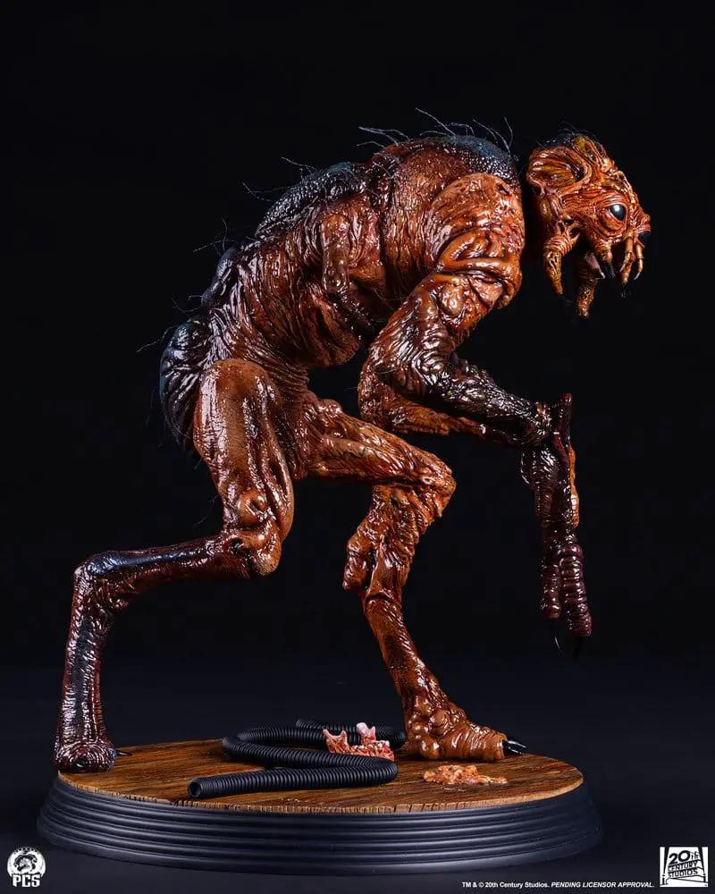 La Mosca Estatua 1/4 scale brown creature figure on wooden base by Premium Collectibles Studio