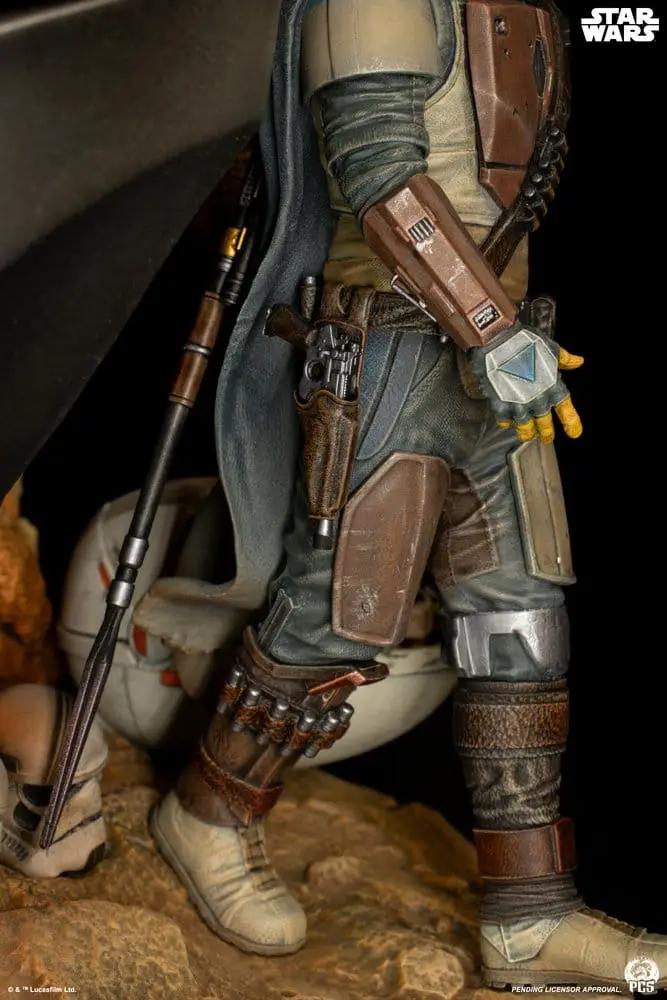 Star Wars Mandalorian bust Fine Art statue by Premium Collectibles Studio, 41 cm, armored suit with cape on rocky base.