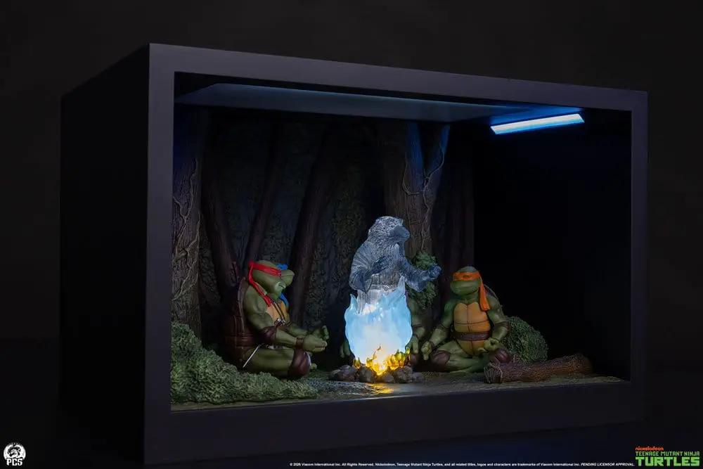 TMNT Movie Moments diorama Splinter's Spirit, 36 cm, by Premium Collectibles Studio, three figures around campfire.