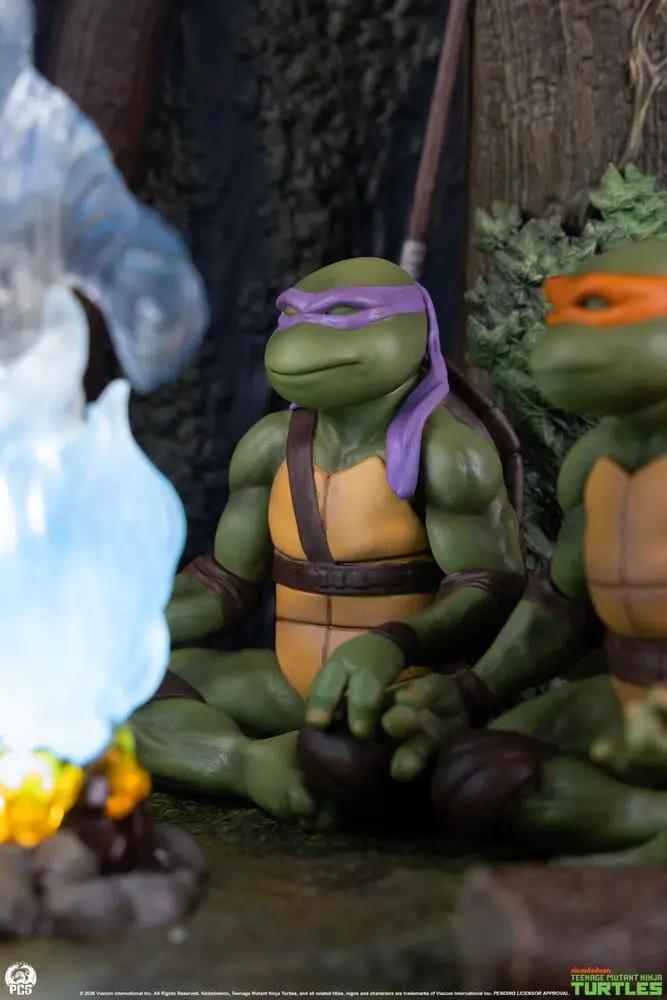 TMNT Movie Moments mini scale diorama: two turtles with purple and orange masks around a campfire, 36 cm, PCS