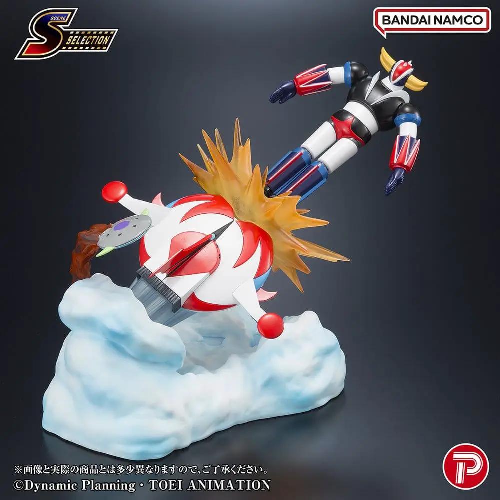 Figura PVC Grendizer Scene Selection, 14 cm; diorama con explosión naranja y nube azul; logo Bandai Namco visible