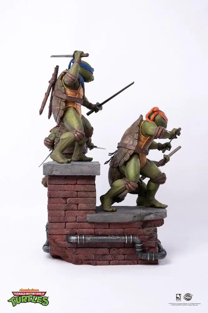 Estatua diorama Tortugas Ninja 1/6, 2 figuras TMNT en muro de ladrillos con espadas; Pure Arts