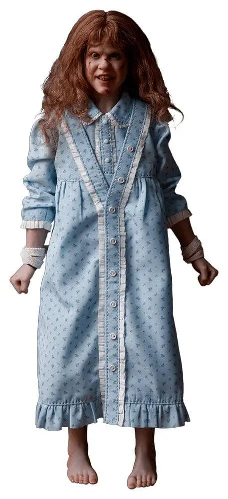 Figura de acción 1/6 Regan MacNeil, The Exorcist, SIDESHOW COLLECTIBLES, 23 cm, camisón azul claro.