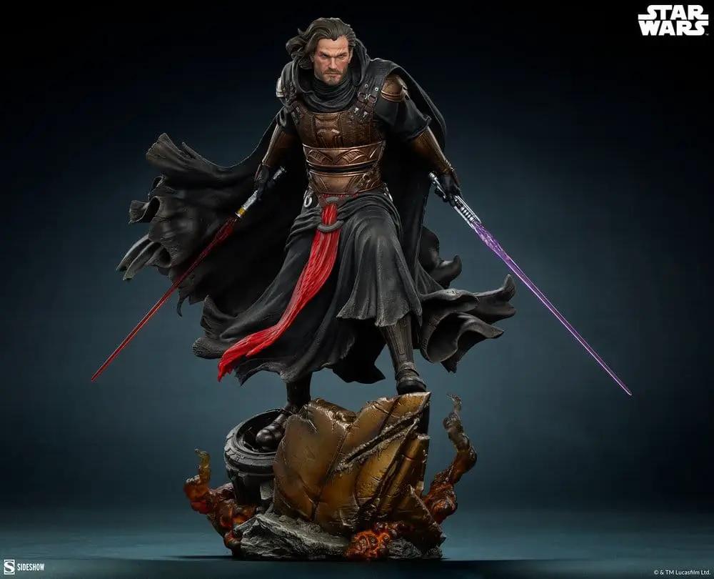 Darth Revan 1/5 estatua Star Wars de SIDESHOW COLLECTIBLES; figura de 48 cm con capa negra, armadura marrón y dos sables.