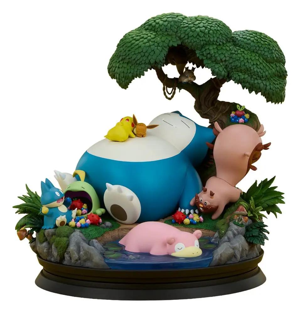 Pokémon diorama figure Snorlax 33 cm (blue) by SIDESHOW COLLECTIBLES, featuring Pikachu and Slowpoke amid a lush scenic base.