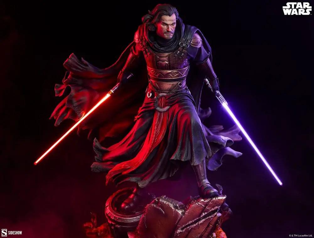 Statua premium Star Wars Darth Revan 58 cm de Sideshow Collectibles, con dos sables láser rojos y morados.