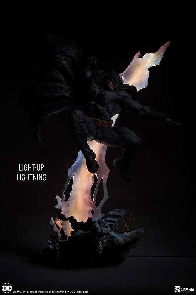 Estatua premium de Batman: The Dark Knight Returns, 80 cm, SIDESHOW COLLECTIBLES, iluminación de relámpago.