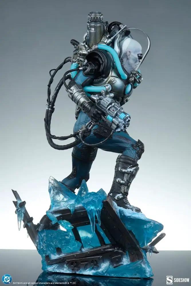 Mr. Freeze Estatua Premium Format de DC Comics, SIDESHOW COLLECTIBLES; figura de acción con base de hielo azul
