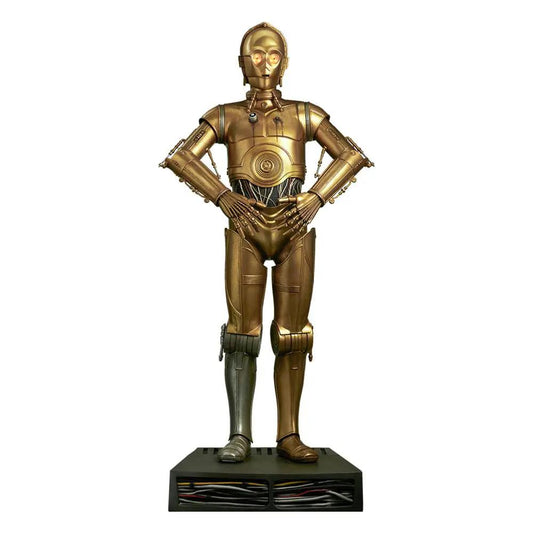 Estatua de C-3PO tamaño real (188 cm) de Star Wars, dorada, SIDESHOW COLLECTIBLES; base con cables visibles.