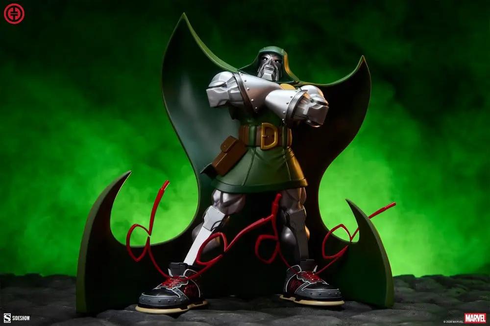 Dr. Doom 25 cm statue by Sideshow Collectibles, Marvel designer collectible with green cape and silver armor