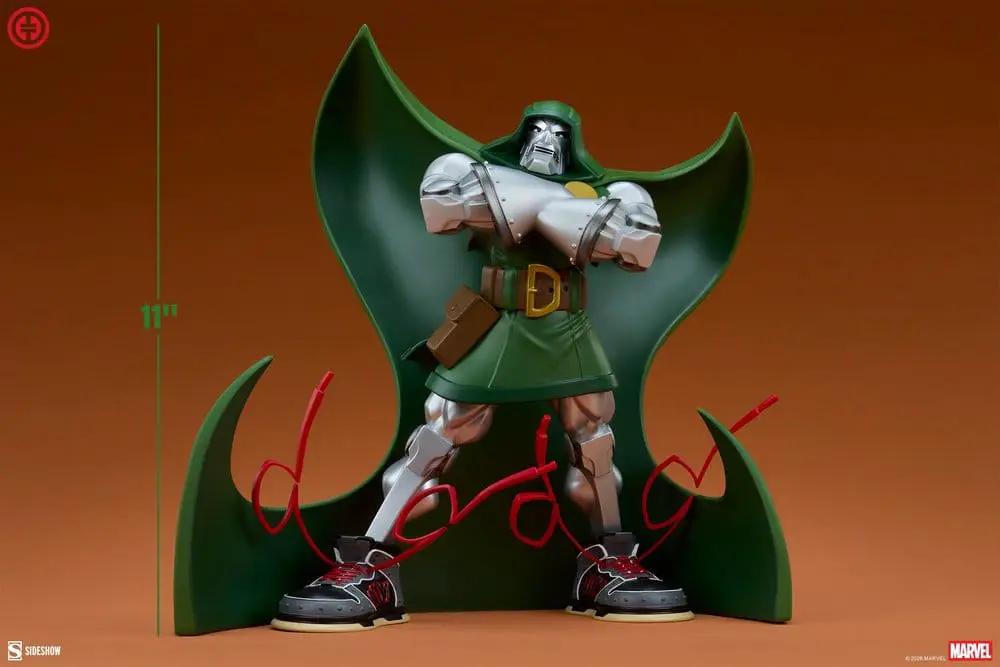 SIDESHOW COLLECTIBLES Marvel Doctor Doom collectible statue, green cape and tunic, silver armor, 11in tall