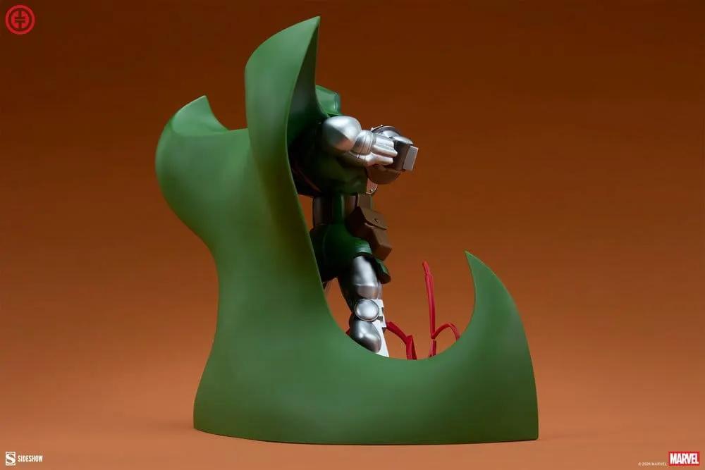 Doctor Doom collectible statue by Sideshow Collectibles, green armor with cape, 25 cm