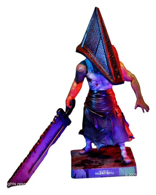 Figura DefoStyle Pyramid Head de 20 cm; figura de acción con casco triangular y espada gigante sobre base de Return to Silent Hill