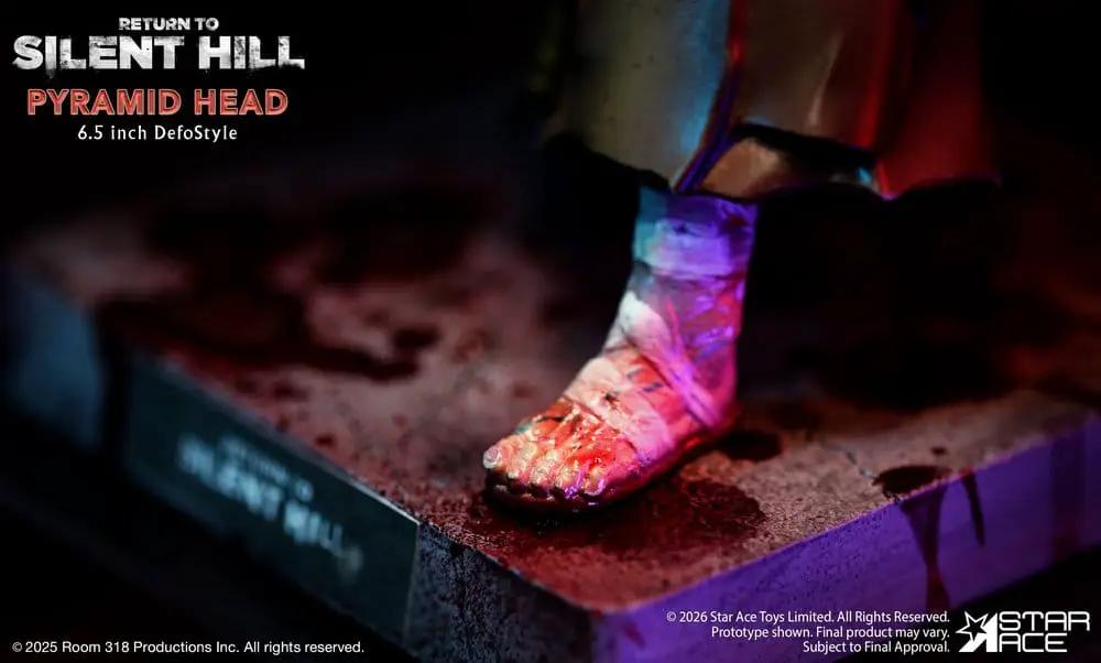 Pyramid Head DefoStyle action figure from Return to Silent Hill (2026) by STAR ACE, 20 cm, bloodstained display base.