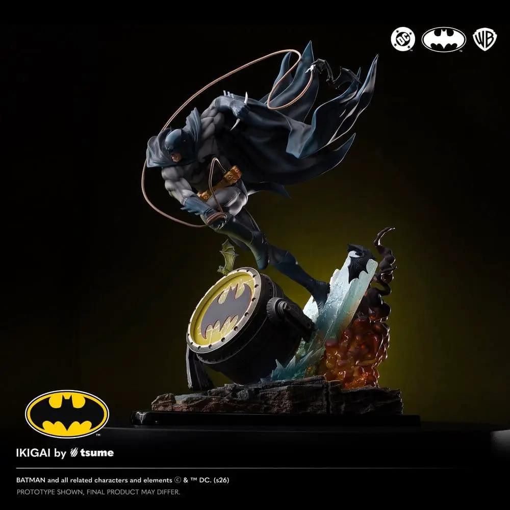 DC Comics Estatua 1/6 Ikigai Batman por Tsume, figura de 51 cm con Batman en pose dinámica y capa azul