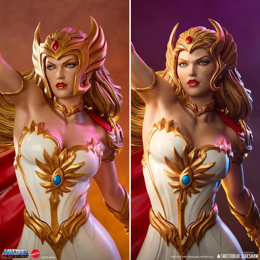 Estatua She-Ra 1/5 de Masters of the Universe por Tweeterhead; armadura dorada con gema azul y capa roja, 66 cm
