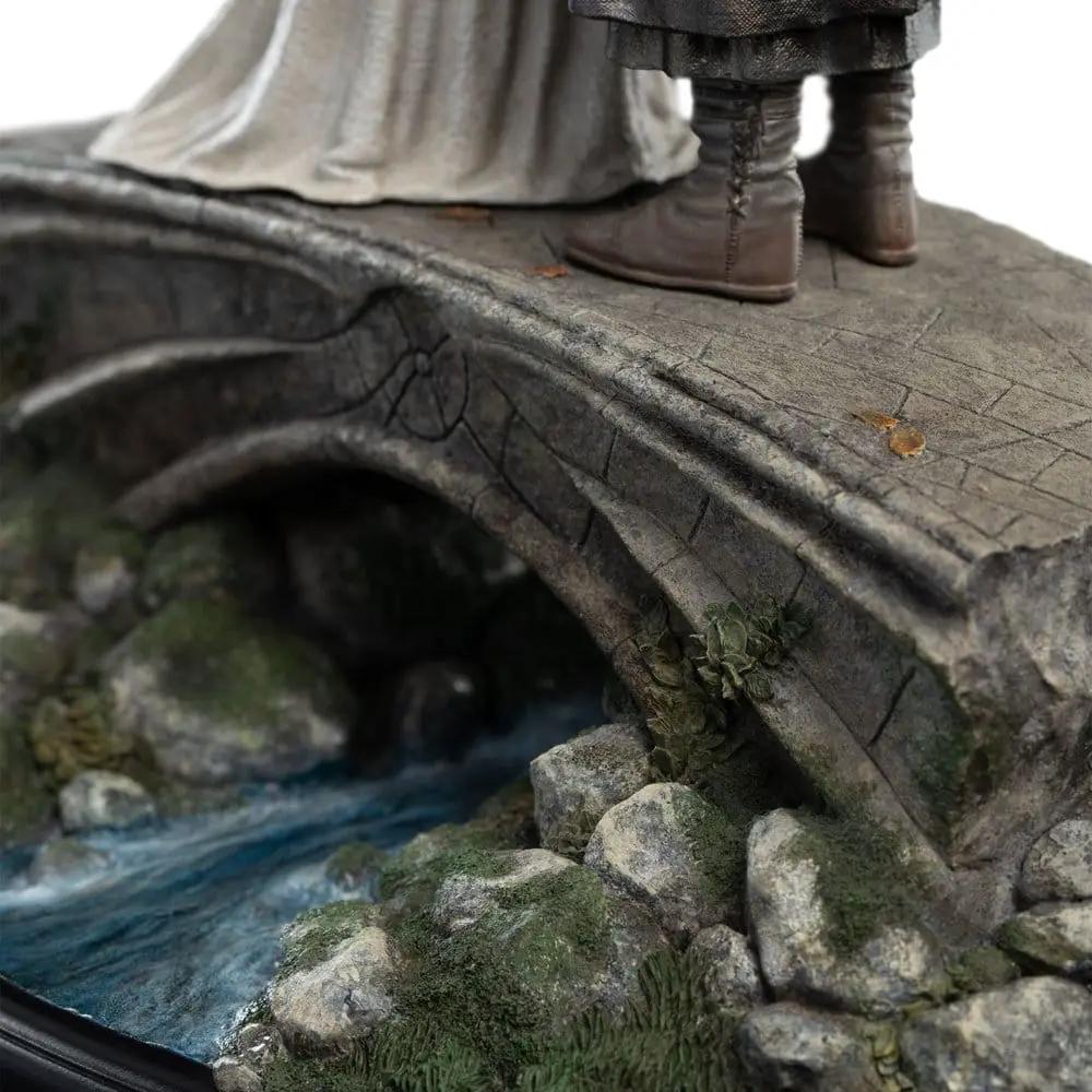 Estatua de Aragorn y Arwen, El Señor de los Anillos, 24 cm, 2 figuras, WETA COLLECTABLES, en puente rocoso
